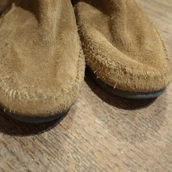 Minnetonka Moccasins Size 7.  316GW3 - Picture 7 of 7